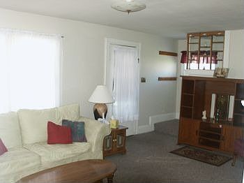 3rd image of 1562 Thomas Ave