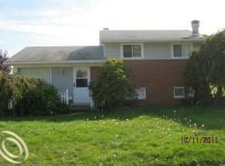 28441 Cambridge St, Garden City, MI 48135
