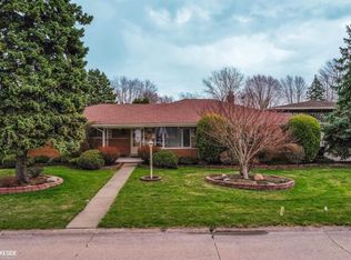 37936 Seaway Ct, Harrison Township, MI