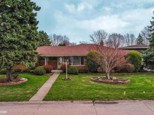 37936 Seaway Ct, Harrison Township, MI 48045