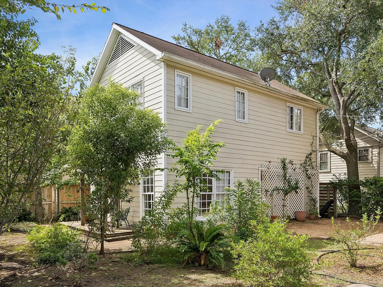 2 bed, 1.0 bath, 1200 sqft, $2,700 — Photo 1