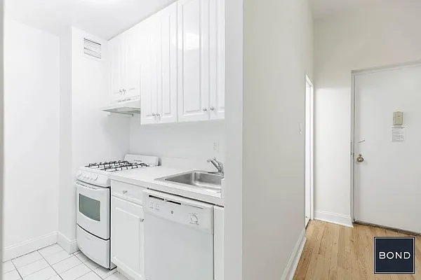 Rented by Bond New York | media 4