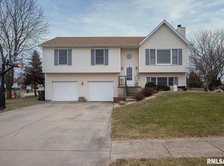 1045 Hickory St, Geneseo, IL 61254