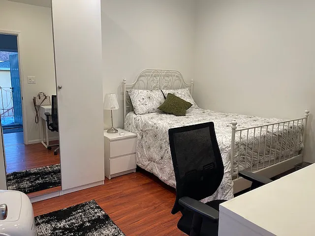 851 W 23rd St #B — Photo 3