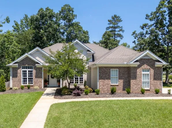 413 Great Smokey Mountain Dr, Mebane, NC 27302