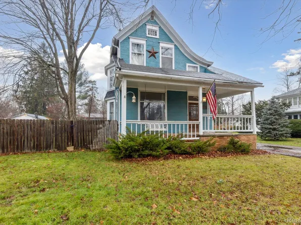 224 Pleasant St, Charlotte, MI 48813