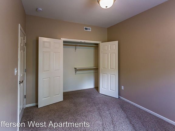 3rd image of 810 Wildwood Dr APT 516