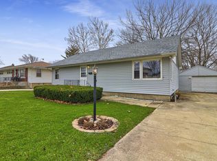 817 Valley Ln, Lockport, IL 60441