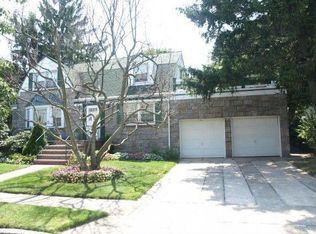 206 Canterberry Gate, Lynbrook, NY 11563