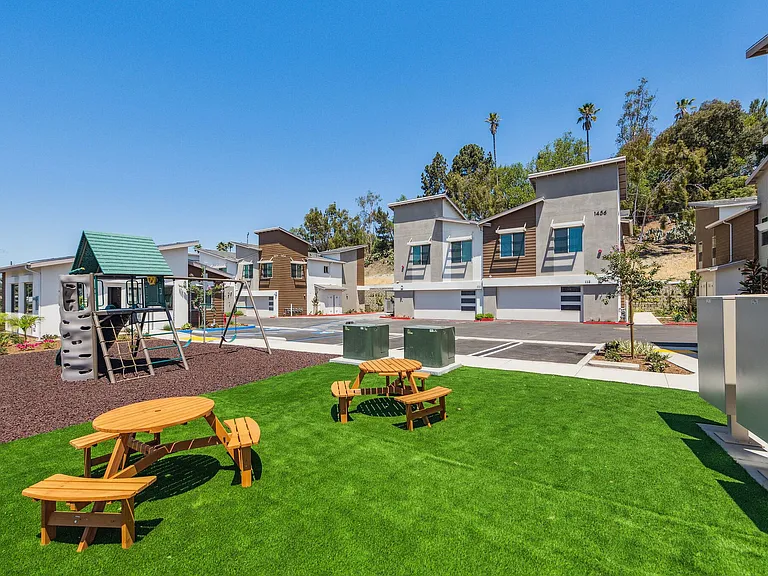 KSB - Santa Fe Townhomes — Photo 18