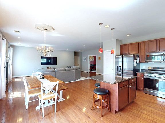 2nd image of 178 Meadow Brook Way