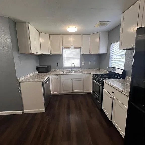 210 Kean St — Photo 35