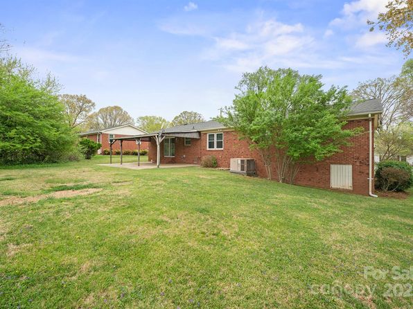 303 Windy Rush Rd, Kannapolis, NC 28081