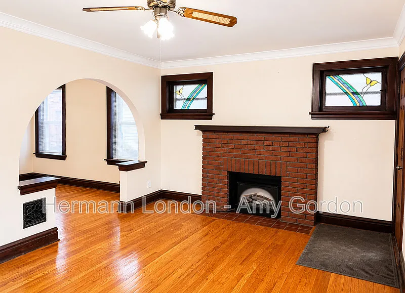 3 bed, 1.0 bath, 1057 sqft, $1,495 — Photo 2