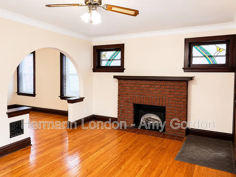 5046 Winona Ave #B — Photo 2