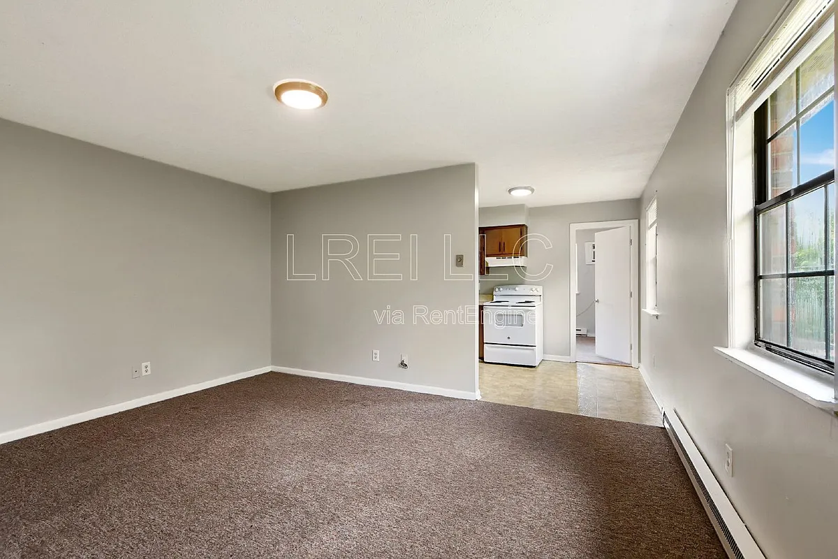 Building Photo - 176 Thistlewood Ave #12