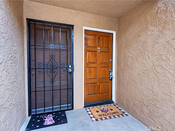 3rd image of 1101 W Macarthur Blvd Unit 301