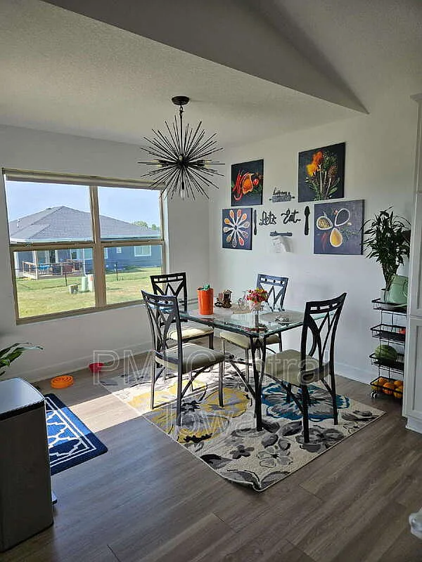 4 bed, 3.0 bath, 1403 sqft, $2,395 — Photo 4