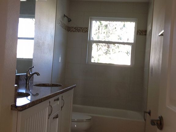 3rd image of 3916 Oriole Ave