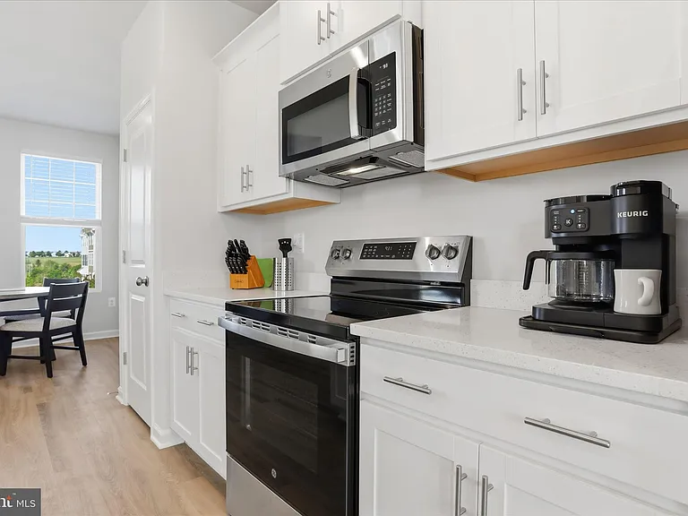 163 Anthem St — Photo 15