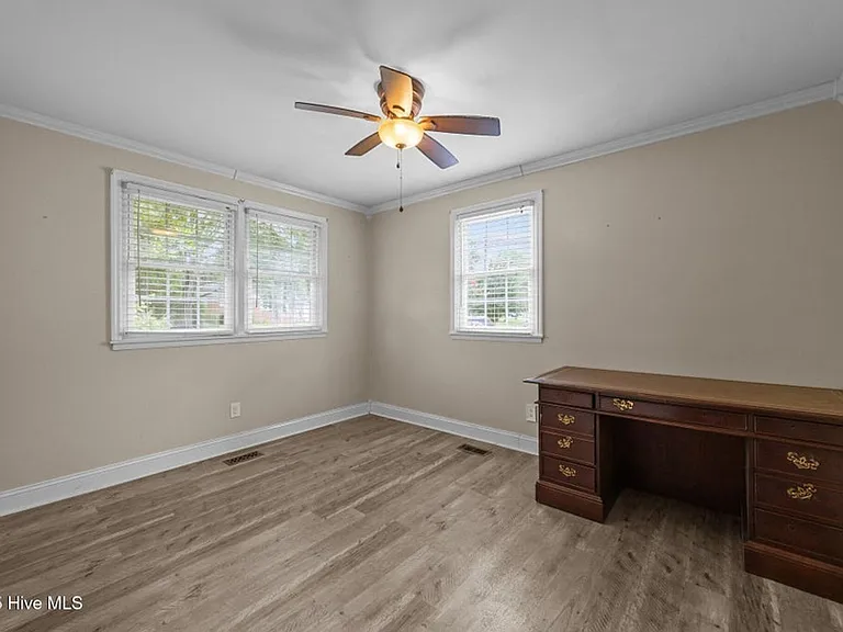 613 Maple St — Photo 14