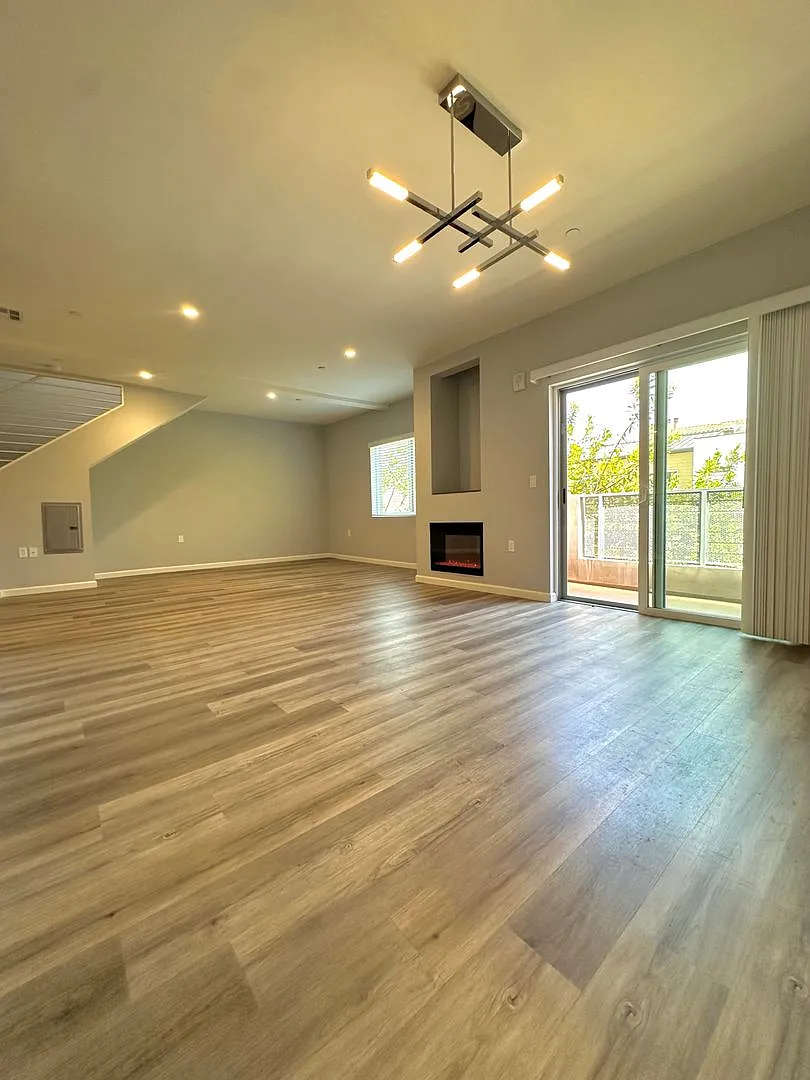 366 Burchett Street — Photo 2