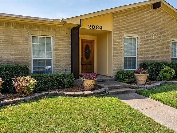 3rd image of 2934 Branch Oaks Dr