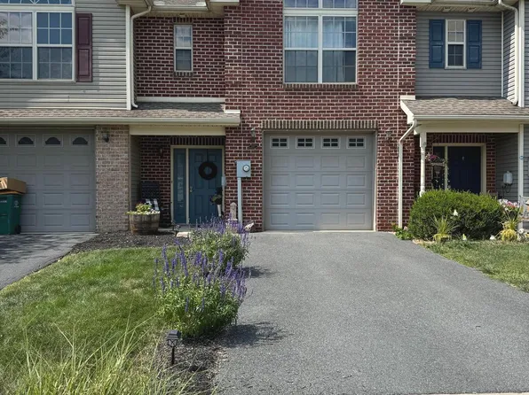 2017 Powell Dr, Chambersburg, PA 17201