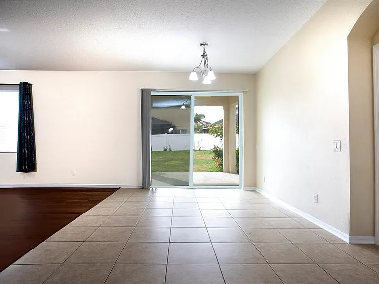 1319 Rowantree Dr — Photo 11