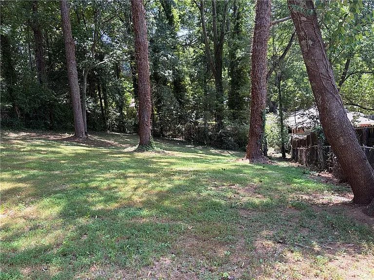 2064 Montrose Dr — Photo 16