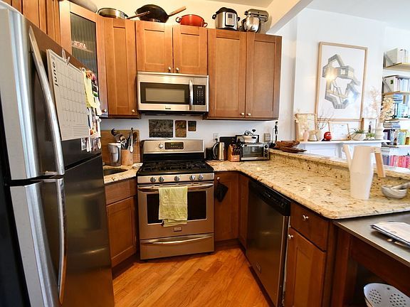 5th image of 208 Hancock St #4