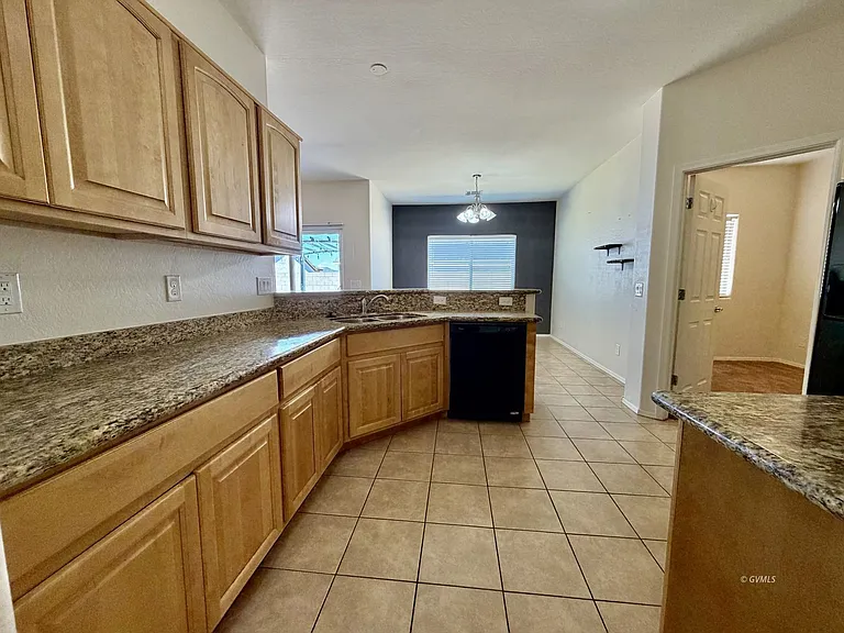 1721 N Eloisa Ln — Photo 11