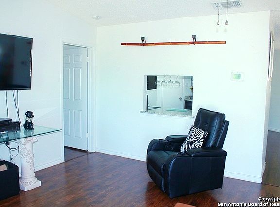 3rd image of 282 Saddlebrook Dr