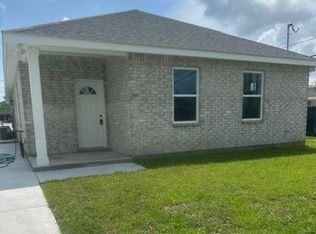 2401 Montesquieu St, Chalmette, LA 70043