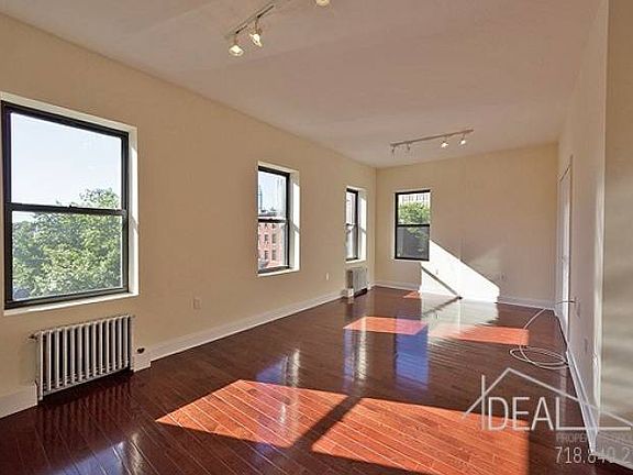 3rd image of 63 Lafayette Ave APT 1