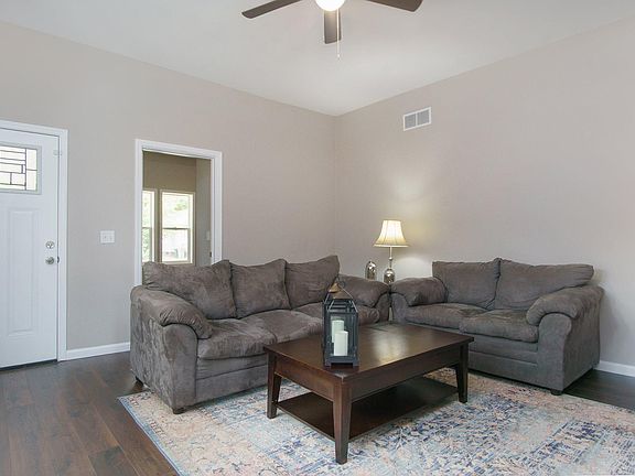5th image of 1013 W Jefferson Blvd
