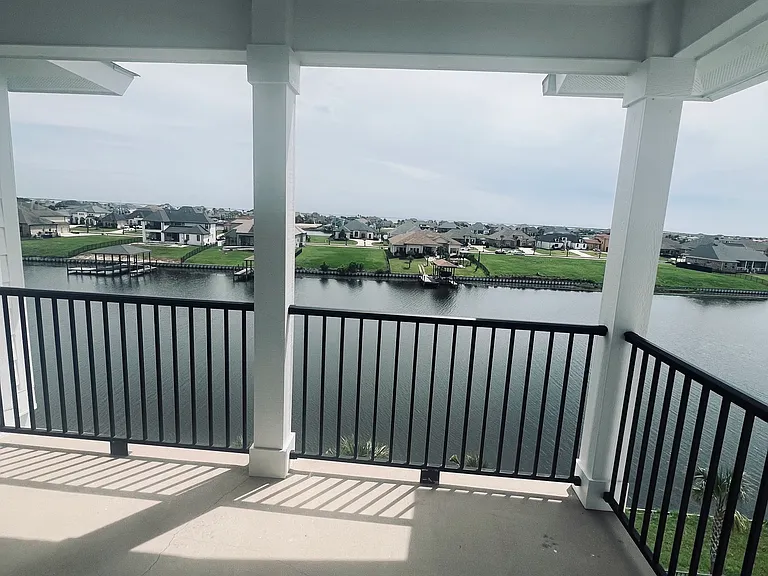 Lakeshore Condominium — Photo 18
