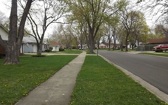2nd image of 606 Iroquois Dr