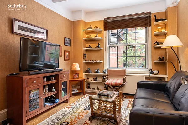 Sold by Sotheby's International Realty | media 11