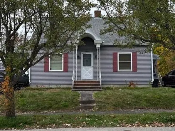 16 Green St, Lewiston, ME 04240