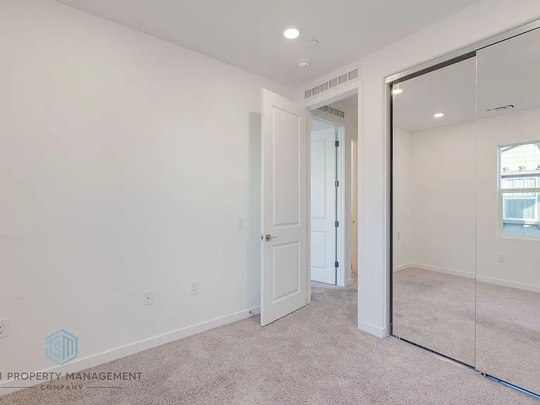 2539 Dorris St — Photo 11