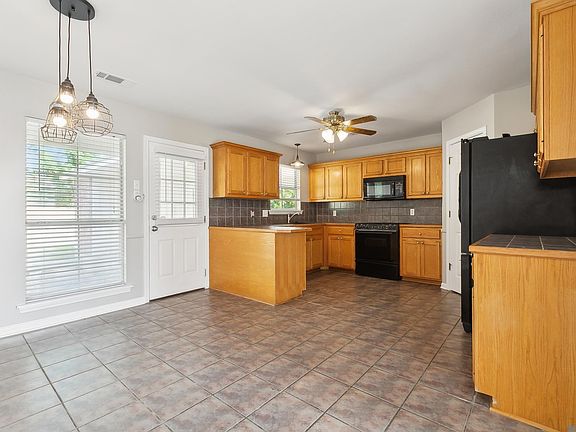 3rd image of 36287 Greenville Ave