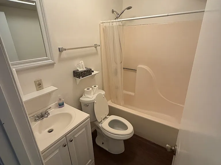 102 N George St — Photo 7