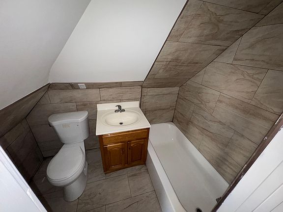 3rd image of 921 S 17th St #3F