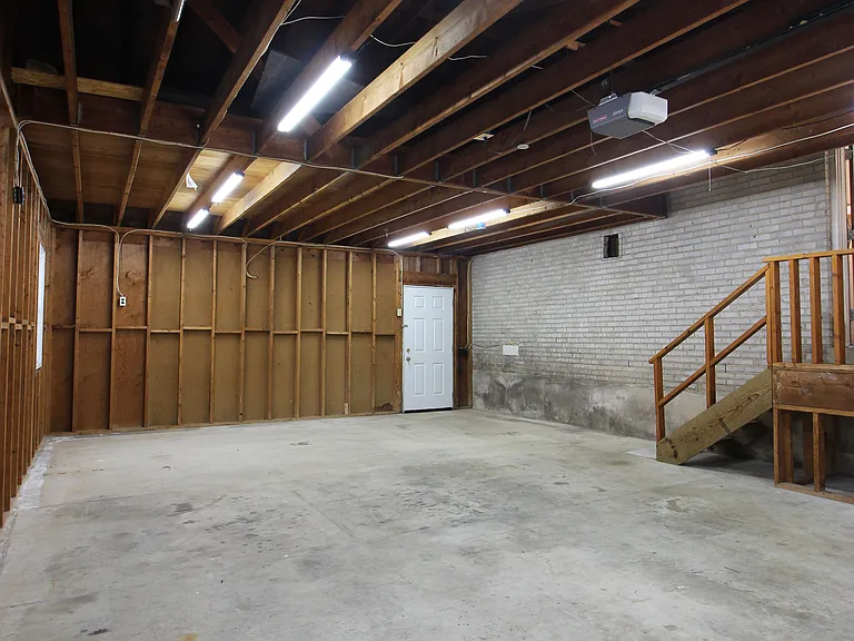6211 Duntley Ct — Photo 42