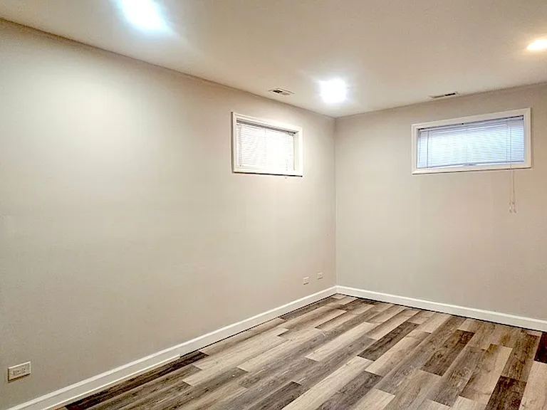 3359 S Ashland Ave — Photo 10