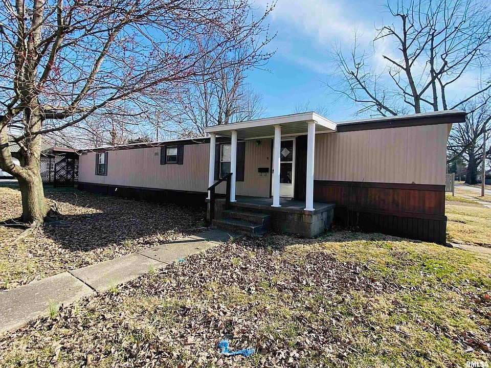 1st image of 832 Dewey St