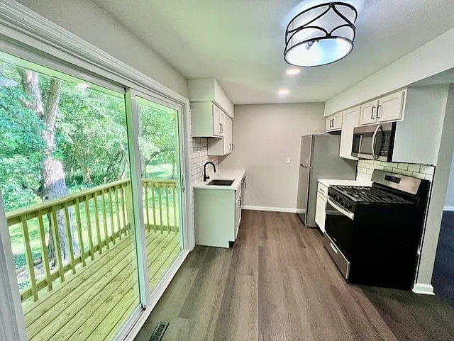 9332 North Cross Street - B — Photo 2