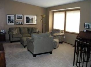 551 Vicki Ln, Shoreview, MN 55126