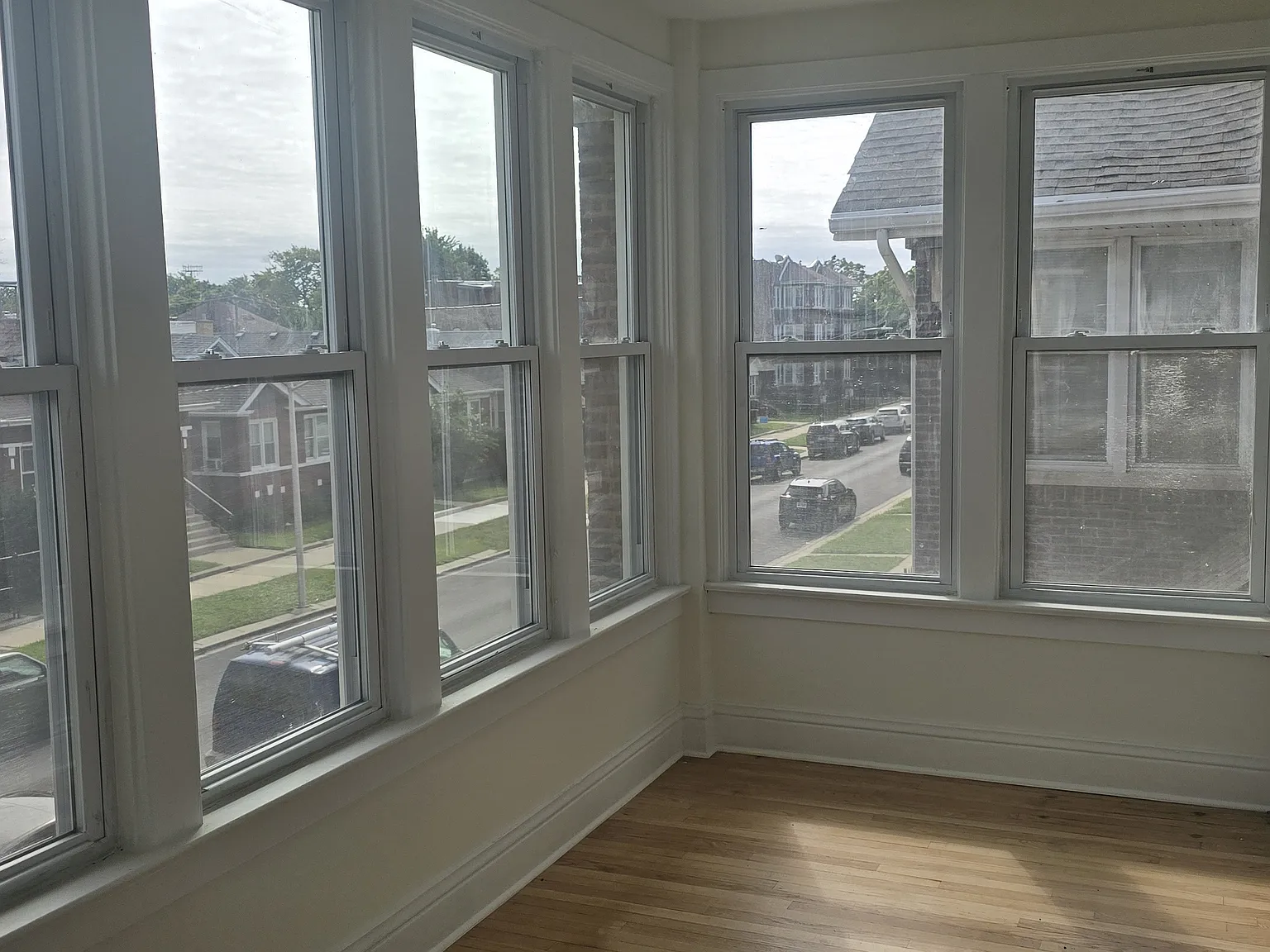 3 bed, 1400 sqft, $1,900 — Photo 2